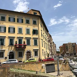  Appartement Renovated With 3 Bedrooms In An Historic Palazzo Between Port And Old Town